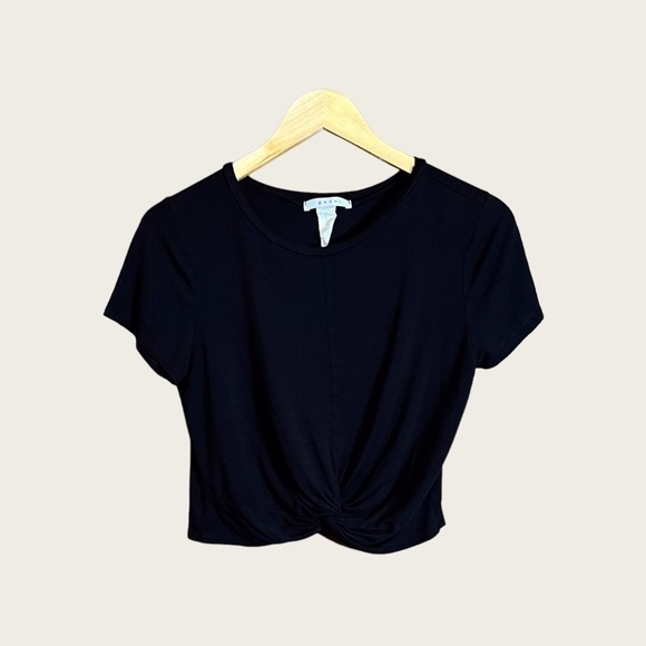 𝅺gaze, Juniors Black knot front crop top. Size Medium - Picture 1 of 3